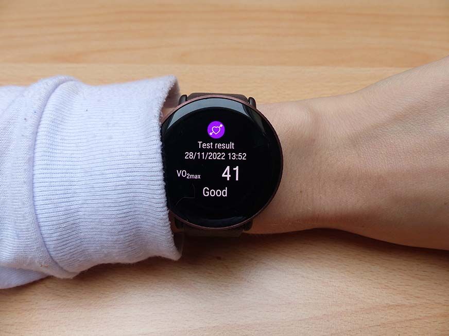 Man sieht die Ergebnisse des Fitness-Tests auf der Polar Ignite 3. 